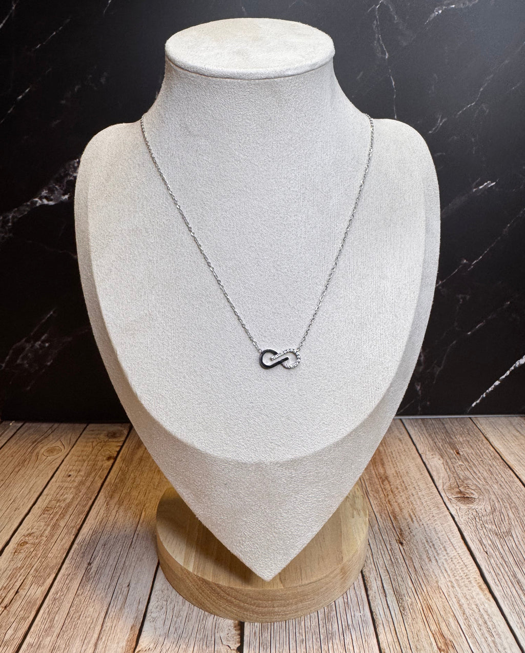 Collier INFINITY