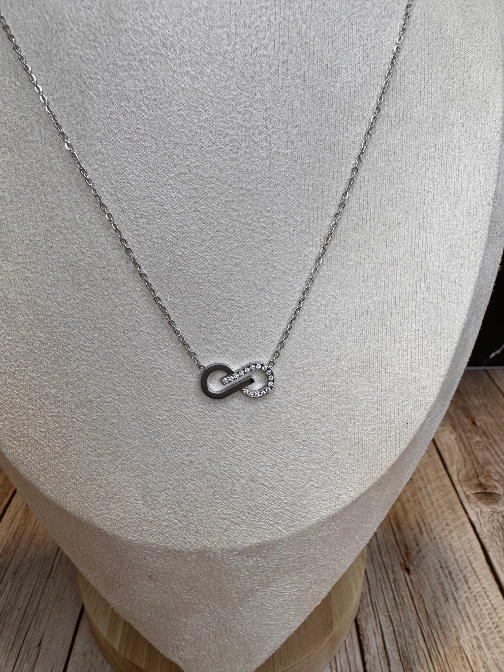 Collier INFINITY