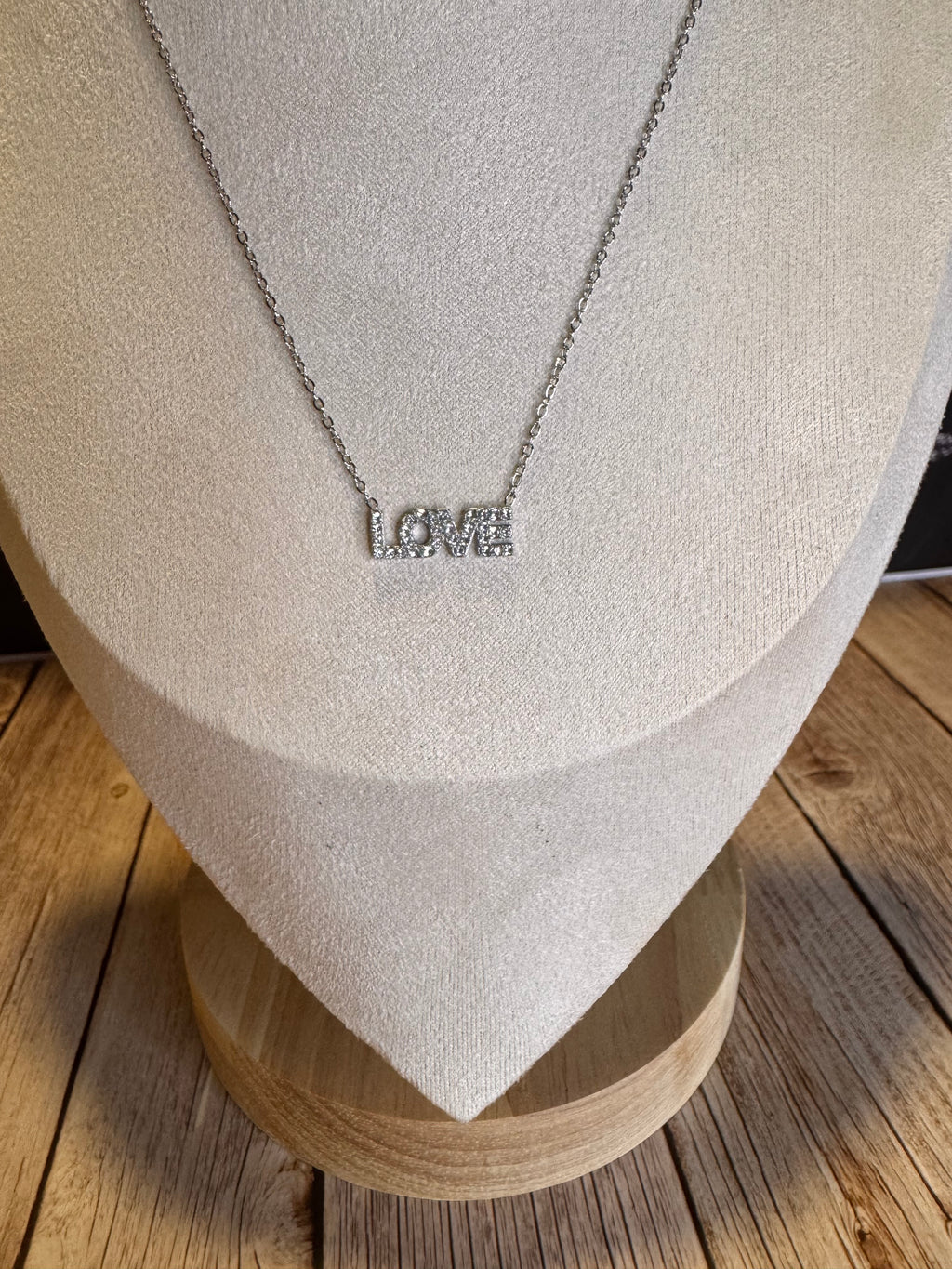 Collier LOVE